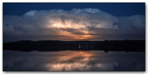 Unwetter über dem Stausee